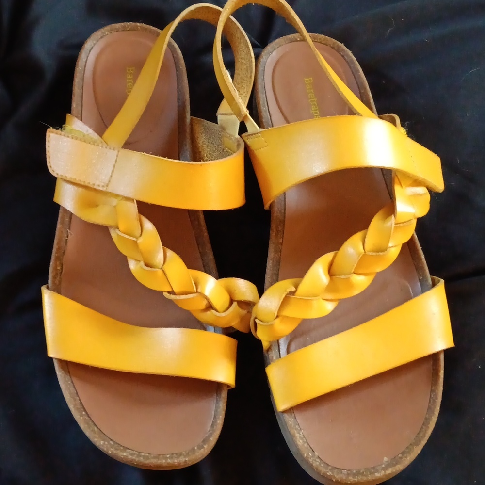 Bare traps sandals
